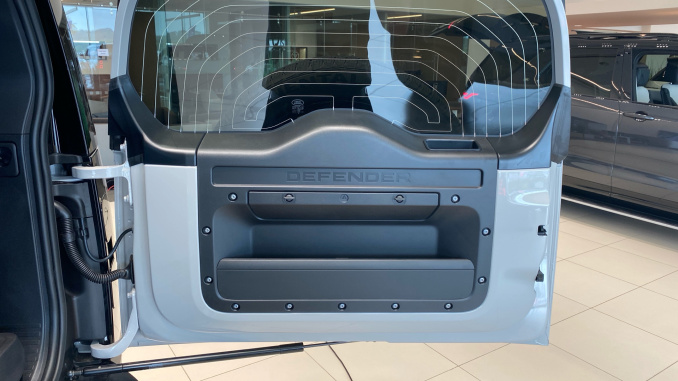 Land Rover Defender 3.0 D350 X-Dynamic HSE 90 3dr Auto Diesel Estate - Image 39